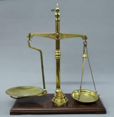 Set of AVERY SCALES. Early19th Century.  With Weights 2Lb to 1/2oz. Great Condition.